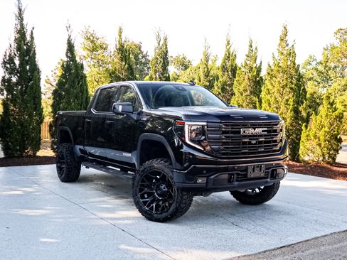 Used 2024 GMC Sierra 1500 Elevation w/ Elevation Premium Package AWD/4WD image 2