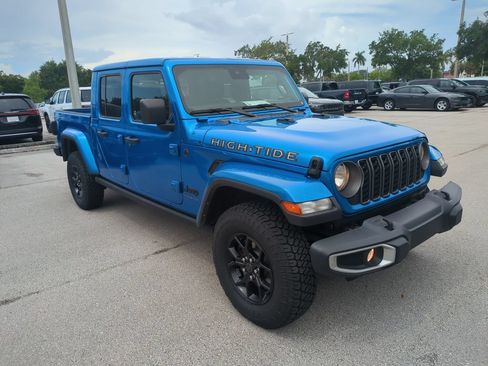 Used 2024 Jeep Gladiator Sport AWD/4WD image 2
