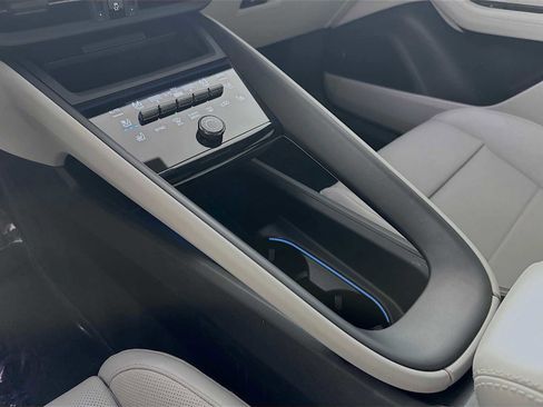 Used 2025 Porsche Macan Electric image 21