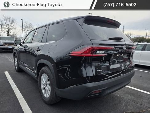 Used 2025 Toyota Grand Highlander AWD image 4