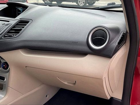 Used 2017 Ford Fiesta SE image 16