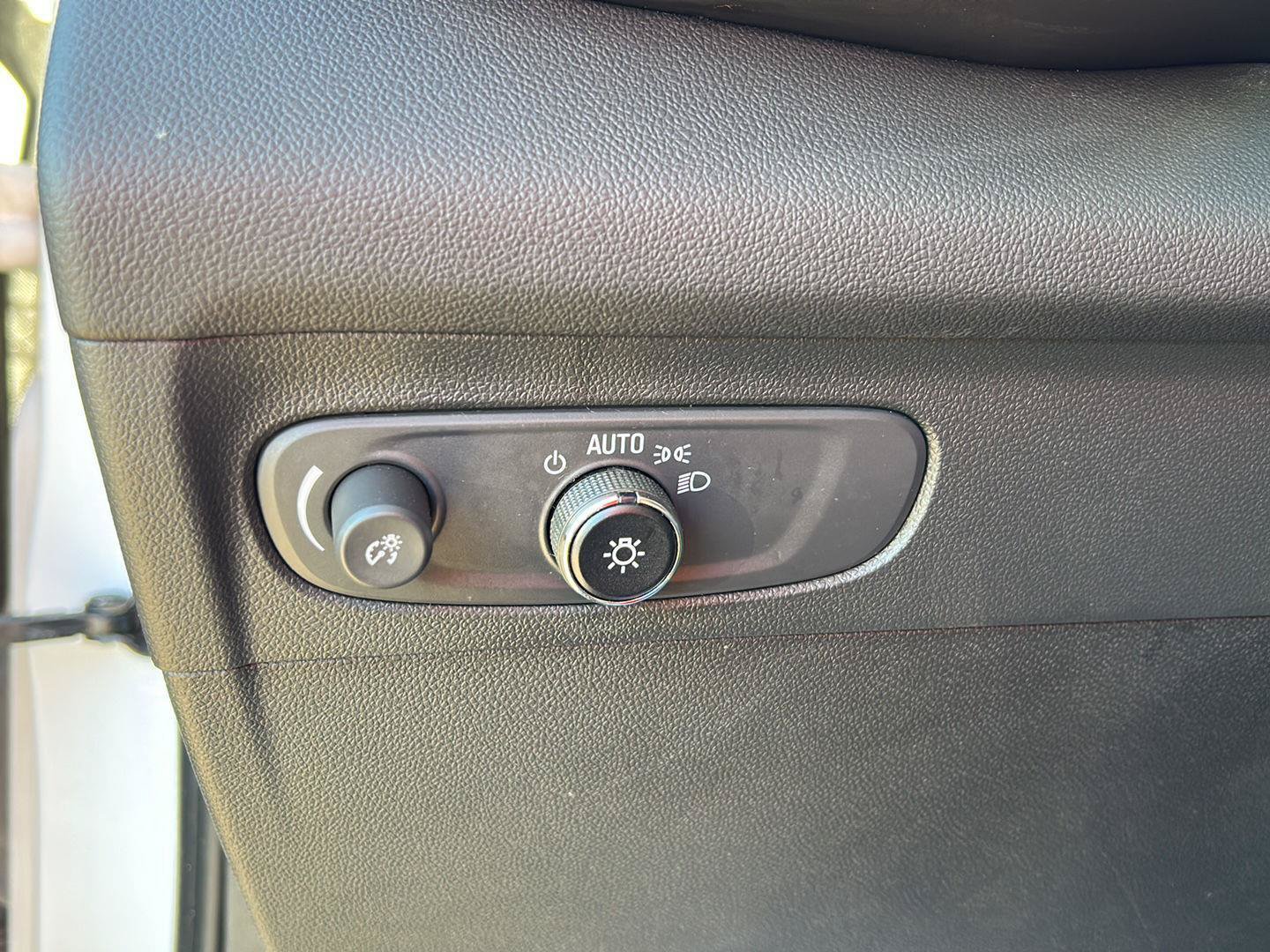 Used 2023 Buick Envision Essence w/ Sport Touring Package FWD image 12