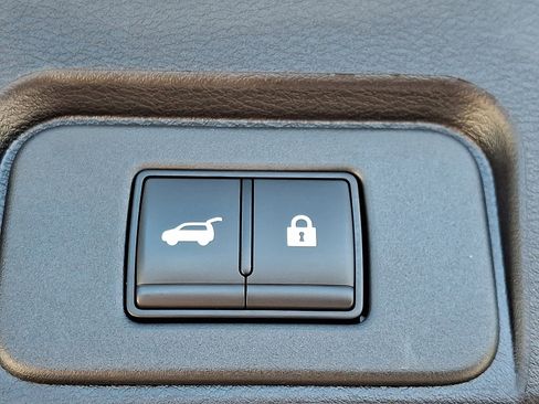 Used 2025 Nissan Rogue SV image 30