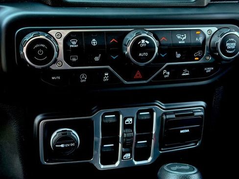 Used 2022 Jeep Wrangler Unlimited Sahara w/ Cold Weather Group image 25