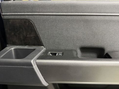 Used 2025 Ford F250 Lariat w/ Chrome Package image 27