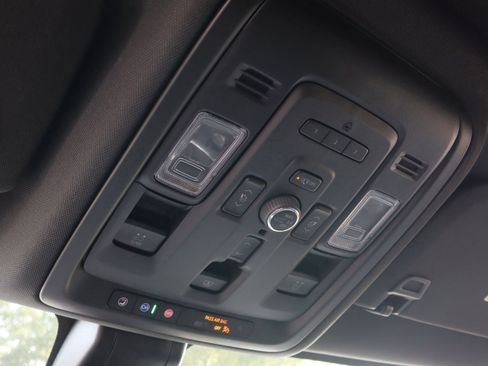 Used 2022 GMC Yukon SLT w/ SLT Premium Package RWD image 39