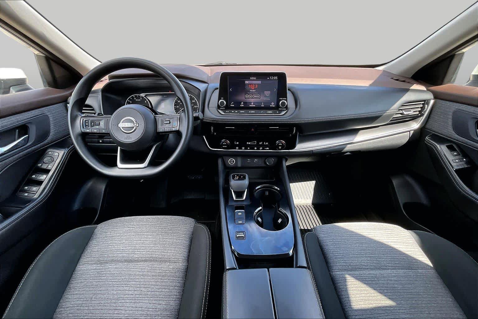 Used 2022 Nissan Rogue SV FWD image 16