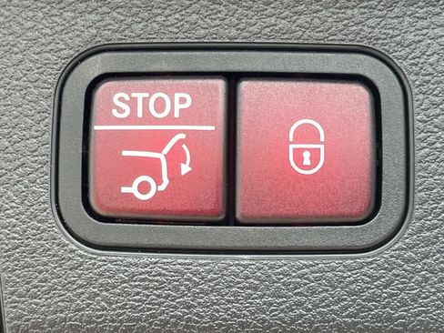 Used 2023 Mercedes-Benz GLS 450 4MATIC image 12