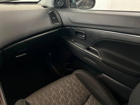 Used 2025 Mitsubishi Outlander Sport ES AWD/4WD image 10