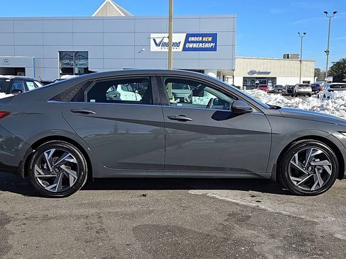 Used 2025 Hyundai Elantra SEL image 9