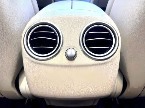 Used 2020 Mercedes-Benz GLC 300 4MATIC image 20