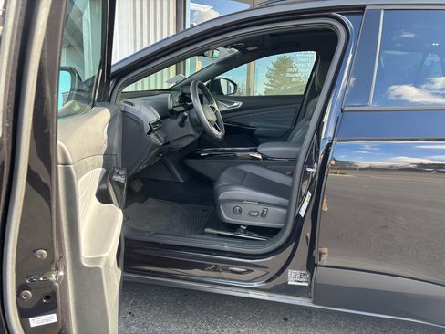 Used 2023 Volkswagen ID.4 Pro S image 3