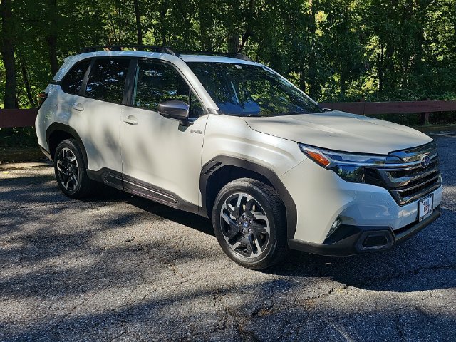 Used 2025 Subaru Forester Limited AWD/4WD image 1