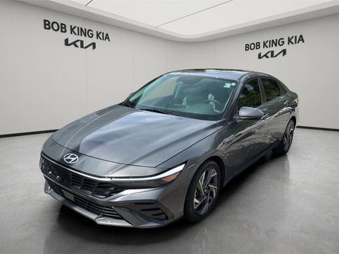 Used 2025 Hyundai Elantra Limited image 1