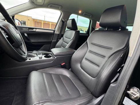 Used 2012 Volkswagen Touareg Sport image 10