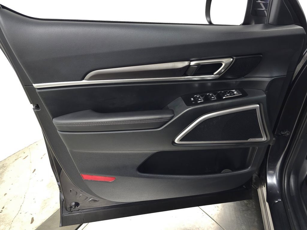 Used 2025 Kia Telluride LX FWD image 14
