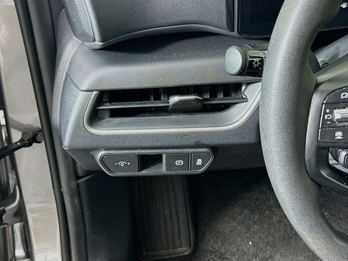 Used 2025 Kia K4 LXS image 17