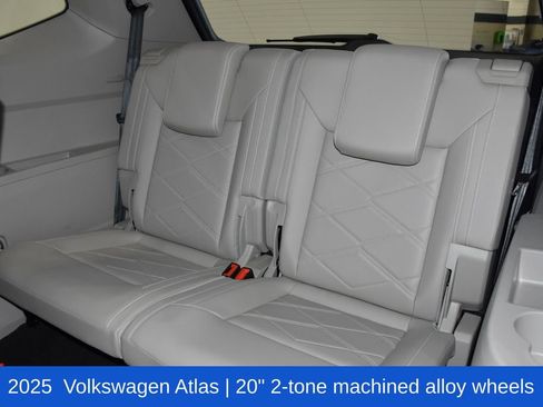 Used 2025 Volkswagen Atlas SE FWD image 31