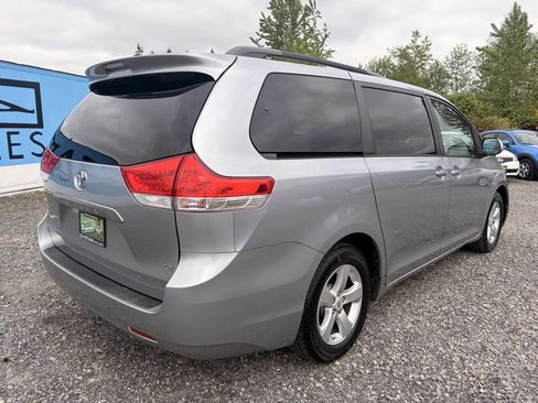 Used 2011 Toyota Sienna LE FWD image 3