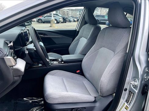 Used 2025 Toyota Camry LE w/ Convenience Package image 23