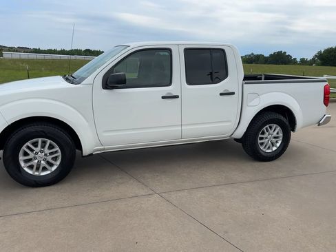 Used 2019 Nissan Frontier SV RWD image 4