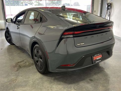 Used 2025 Toyota Prius LE image 5