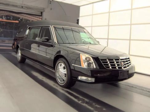 Used 2011 Cadillac DTS Hearse FWD image 6