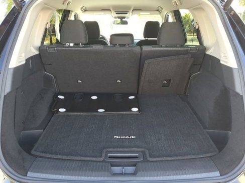 Used 2025 Nissan Rogue SV FWD image 12
