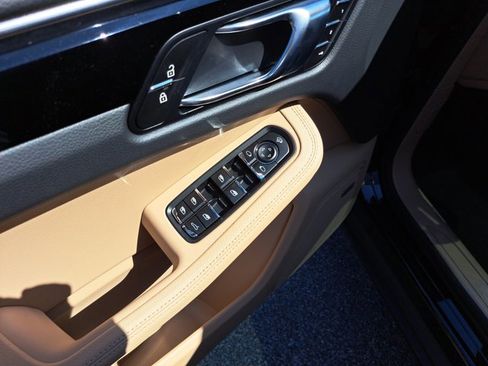Certified 2026 Porsche Macan image 25
