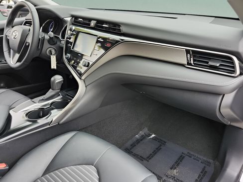 Used 2020 Toyota Camry SE image 16