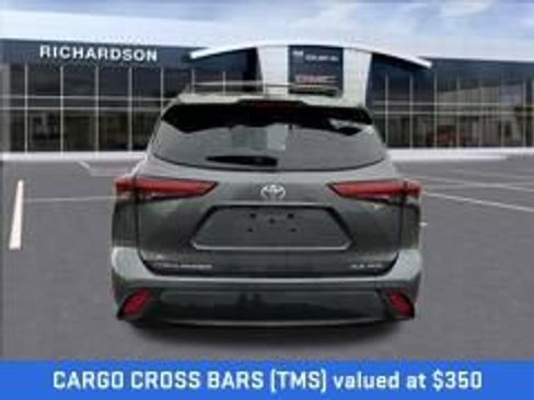 Used 2022 Toyota Highlander XLE image 4