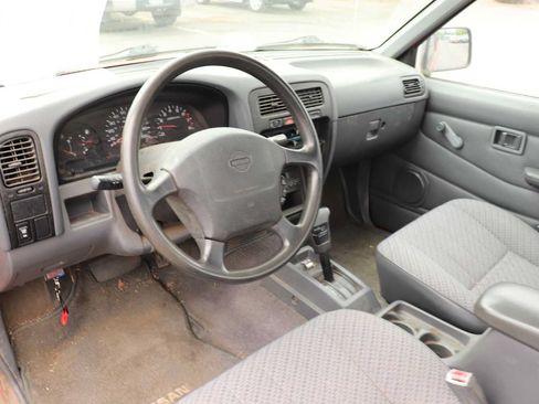 Used 1996 Nissan Pickup 2WD King Cab image 10