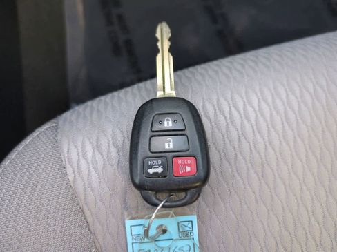 Used 2015 Toyota Corolla LE image 25