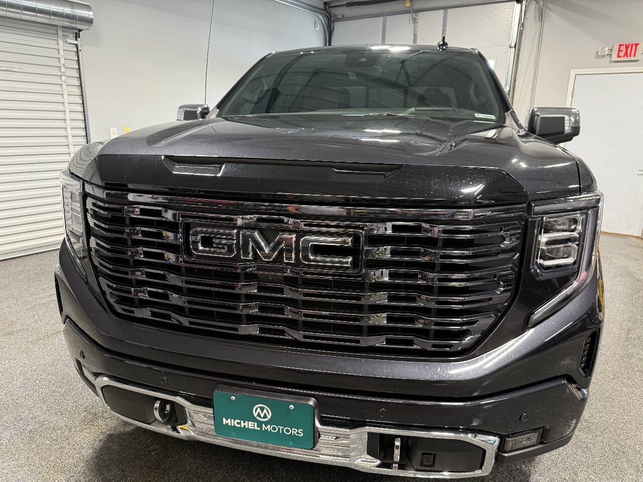 Used 2025 GMC Sierra 1500 Denali Ultimate AWD/4WD image 2