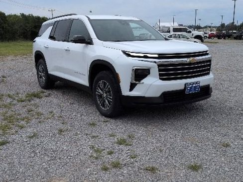 New 2026 Chevrolet Traverse LT w/ Driver Confidence Package FWD image 3