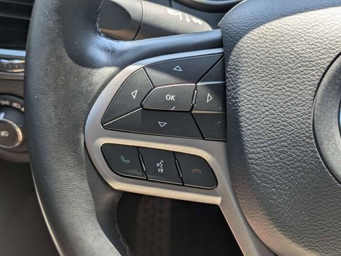Used 2019 Jeep Cherokee Limited FWD image 27