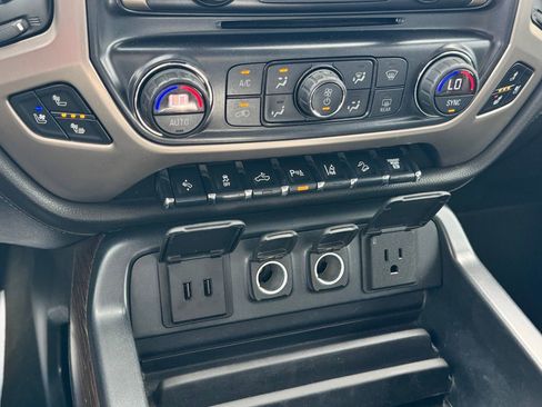 Used 2018 GMC Sierra 2500 Denali w/ Suspension Package, Off-Road AWD/4WD image 23