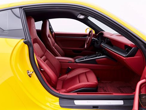 Used 2025 Porsche 911 Carrera RWD image 38