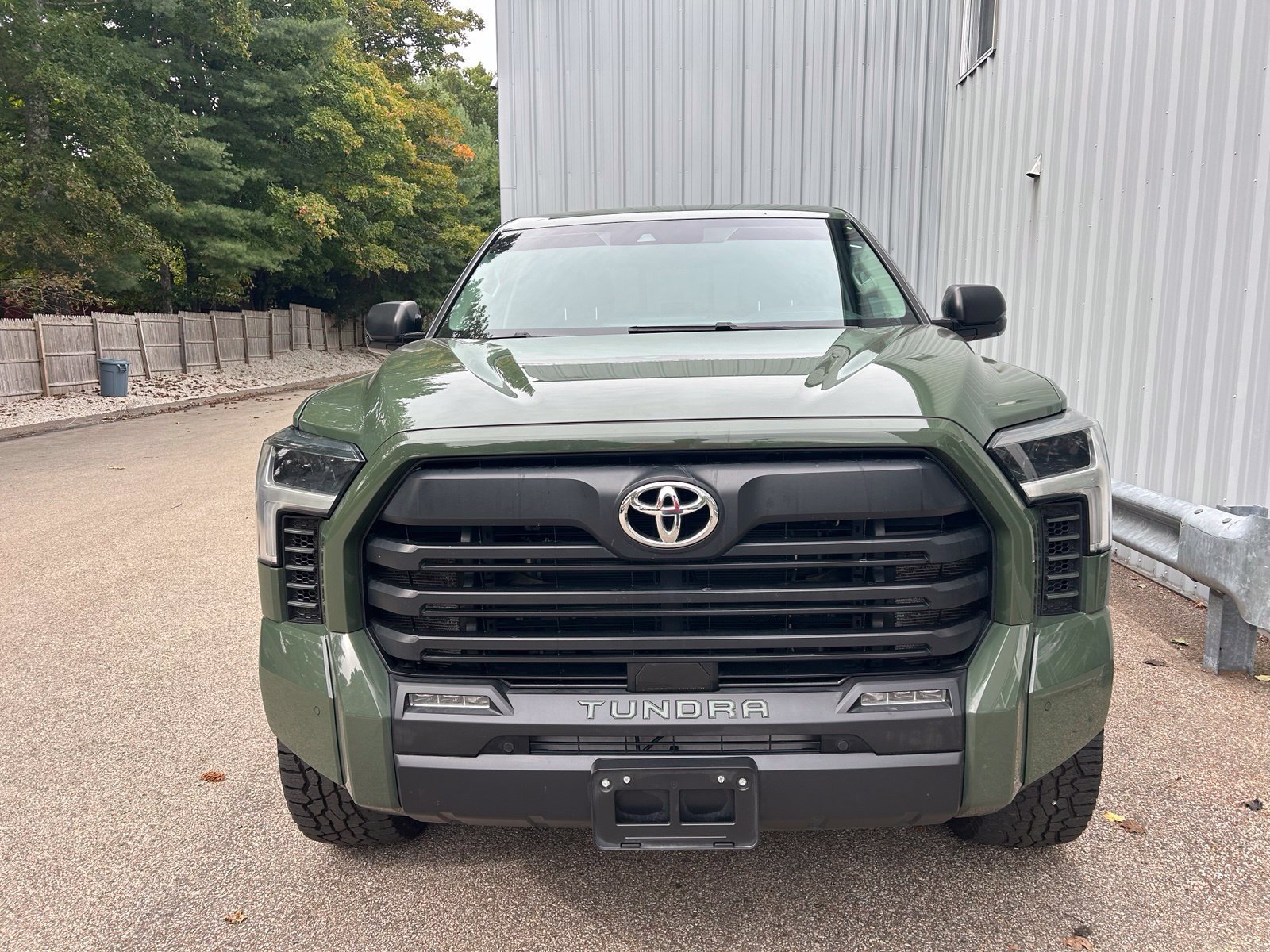 Used 2022 Toyota Tundra SR5 w/ SR5 Convenience Package AWD/4WD image 2