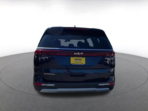 Used 2023 Kia Carnival LX FWD image 10