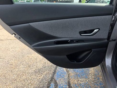 Used 2024 Hyundai Elantra Limited FWD image 16