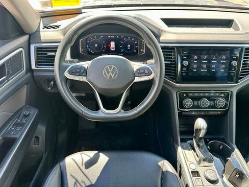 Used 2023 Volkswagen Atlas SE w/ Panoramic Sunroof Package AWD/4WD image 14