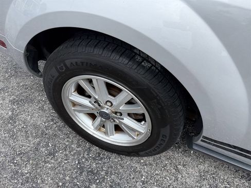 Used 2007 Ford Mustang Premium RWD image 10