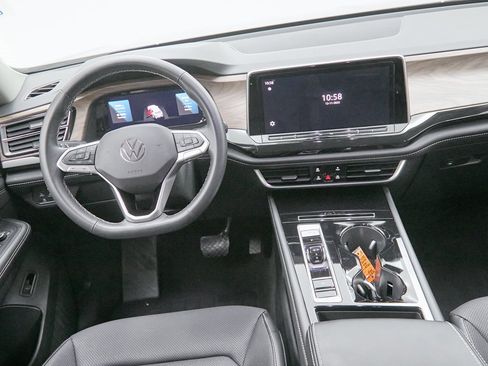 Used 2025 Volkswagen Atlas SE image 27