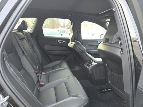 Certified 2023 Volvo XC60 B6 Ultimate w/ Protection Package Premier image 19