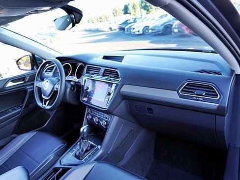 Used 2021 Volkswagen Tiguan SE image 10