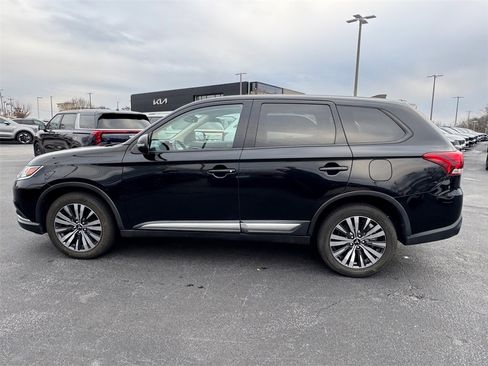 Used 2020 Mitsubishi Outlander SE image 6