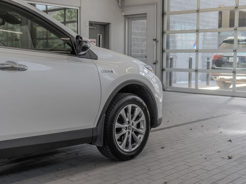 Used 2018 Toyota RAV4 Limited w/ Advanced Technology Package AWD/4WD image 30