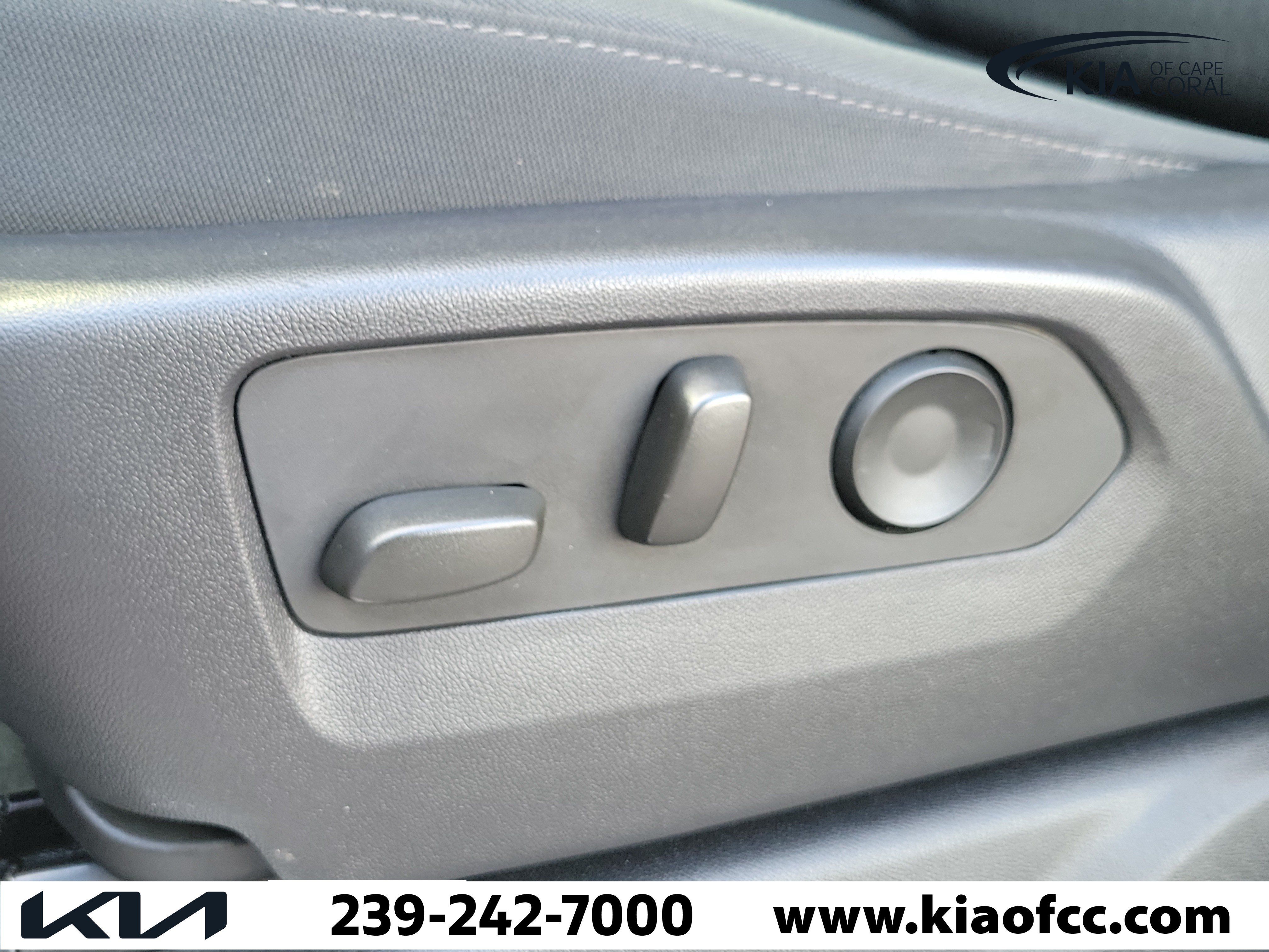 Used 2022 Chevrolet Silverado 1500 LT AWD/4WD image 21
