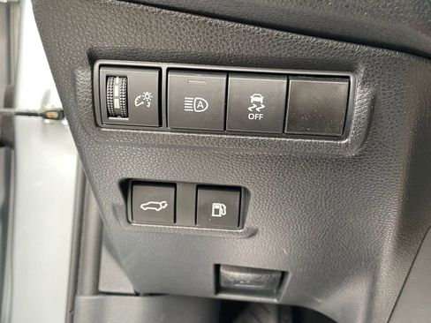 Used 2023 Toyota Corolla Cross XSE image 13